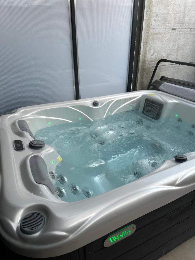 Apartman Dumbier Wellness Apartman Lipótszentmiklós Kültér fotó